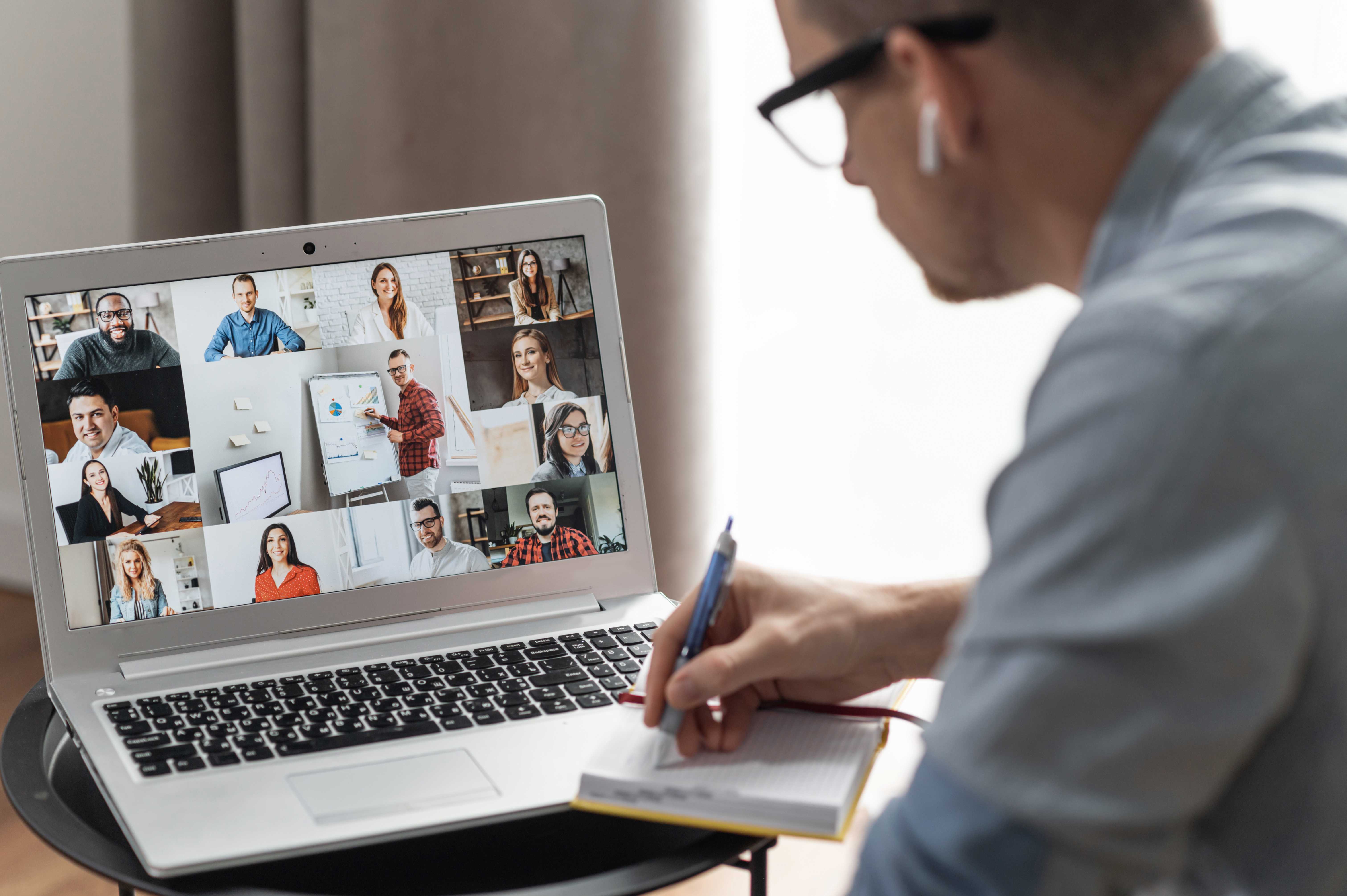 Student watching virtual lecture